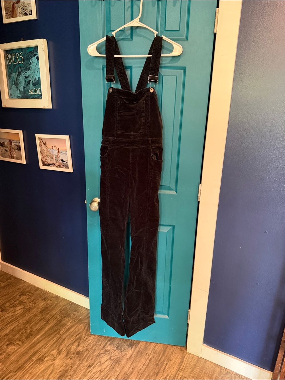 Pilcro Black Velvet Flared Overalls - 27 - Picture 5 of 9